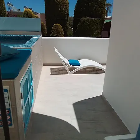 Chariot Santorini شقة Kamári