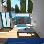 Chariot Santorini Apartamento Kamári