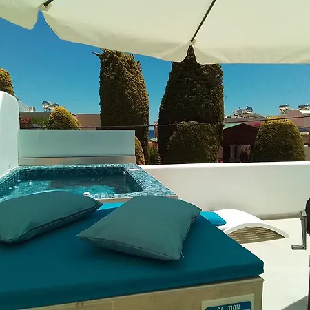 Chariot Santorini Apartmán Kamári