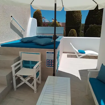 Chariot Santorini * Kamári