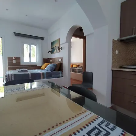 Chariot Santorini * Kamári