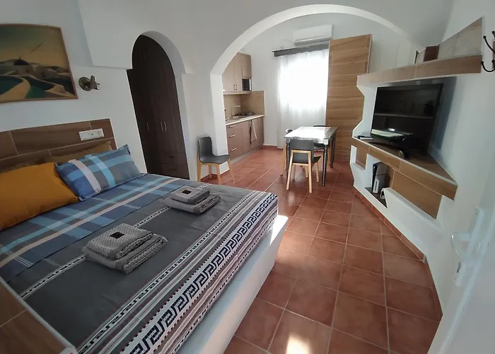 Chariot Santorini * Kamári