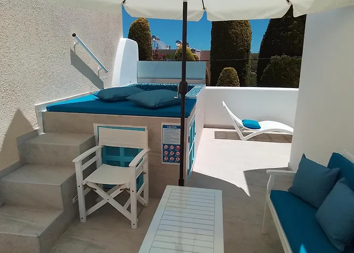 Chariot Santorini * Kamári